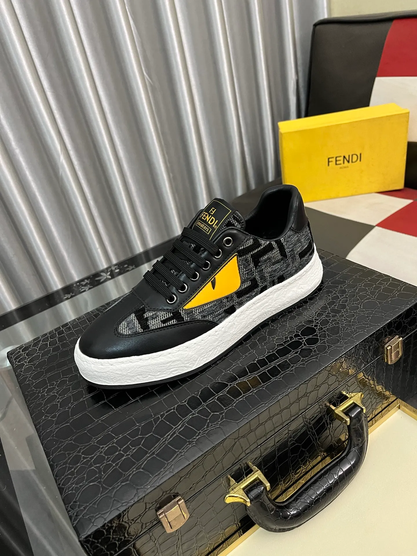 Men's shoes 💰420⌚️⌚️FENDI "Fendi" P480 Regular size: 38-44 (casual shoes) Product materials: Selected cowhide upper, soft sheepskin lining; original outsole. 4️⃣colors available